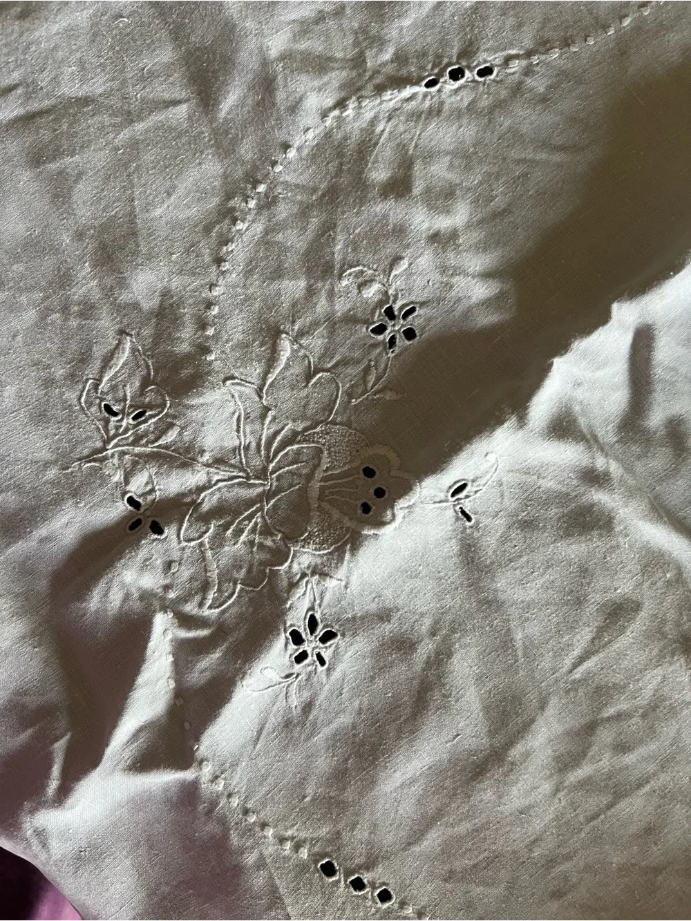 Vintage White Madeir-Style Embroidered Cutwork tablecloth 57